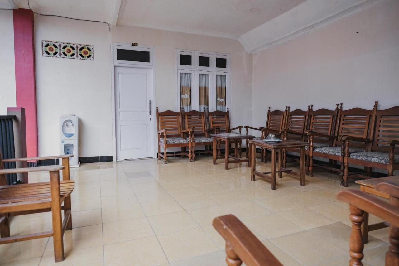 Reddoorz Syariah Near Kebun Raya Liwa Hotel Negarabatin Екстериор снимка